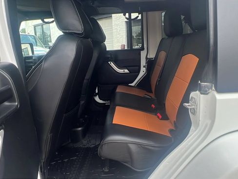 Used 2018 Jeep Wrangler Unlimited Sahara AWD/4WD image 13