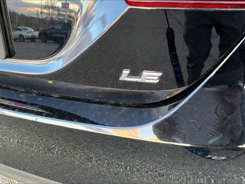 Used 2023 Toyota Camry LE image 8