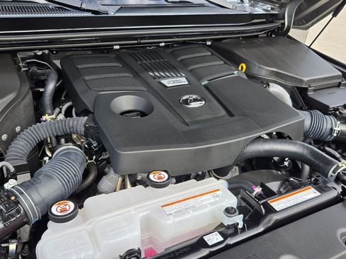 Used 2024 Lexus GX 550 w/ Accessory Package (Z1) image 10