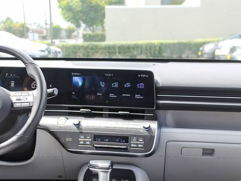 Certified 2025 Hyundai Kona SEL AWD/4WD image 17