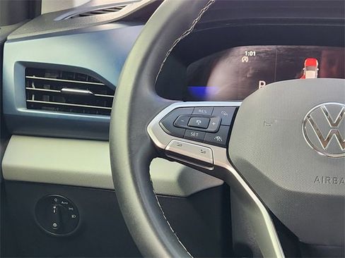 Used 2023 Volkswagen Taos SE image 28