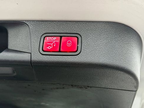 Used 2020 Mercedes-Benz GLB 250 4MATIC w/ Premium Package image 25