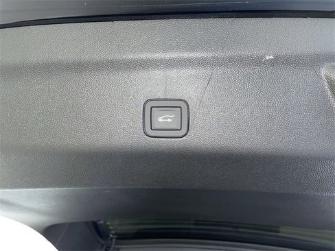 New 2026 Chevrolet Suburban High Country image 17