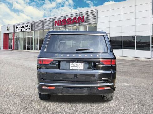 Used 2024 Jeep Wagoneer L Series II image 5