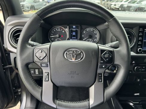 Used 2021 Toyota Tacoma TRD Off-Road AWD/4WD image 12