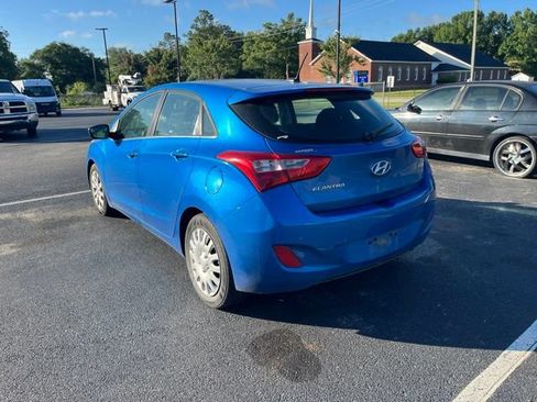 Used 2017 Hyundai Elantra GT FWD image 3