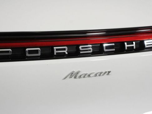 Certified 2025 Porsche Macan image 22
