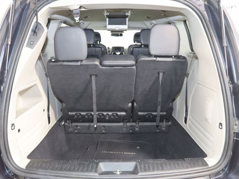 Used 2013 Chrysler Town & Country Touring FWD image 49