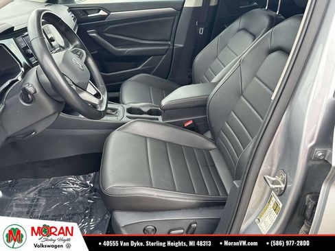 Certified 2023 Volkswagen Jetta SE w/ Panoramic Sunroof Package FWD image 17