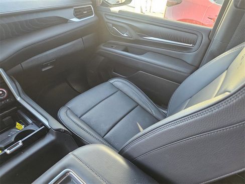 Used 2023 GMC Yukon XL Denali image 28