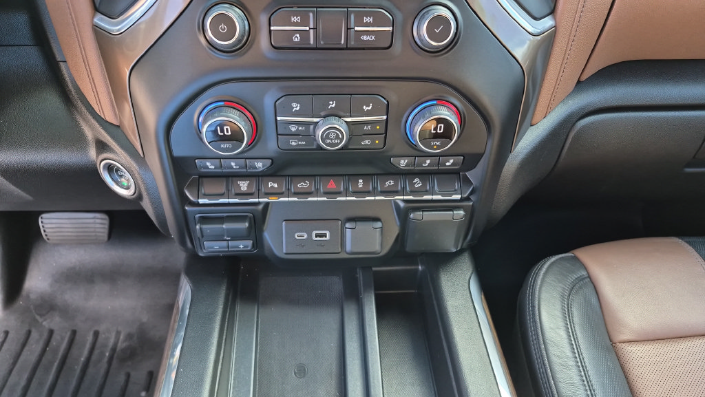 Used 2022 Chevrolet Silverado 2500 High Country w/ Z71 Off-Road Package AWD/4WD image 17