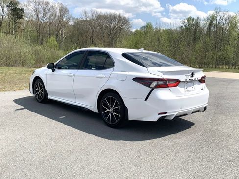 Used 2021 Toyota Camry SE FWD image 5