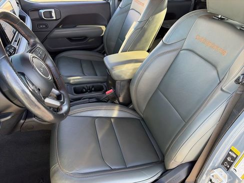 Used 2024 Jeep Gladiator Mojave w/ Technology Group AWD/4WD image 13