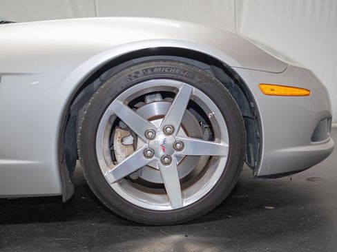 Used 2005 Chevrolet Corvette Coupe w/ Preferred Equipment Group RWD image 6