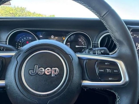 Used 2023 Jeep Wrangler Unlimited Sahara AWD/4WD image 13