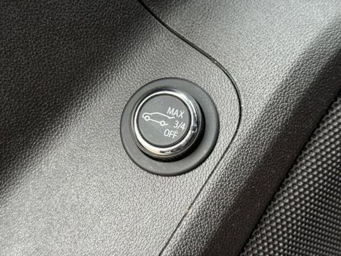 Certified 2023 GMC Acadia SLE w/ Driver Convenience Package image 11