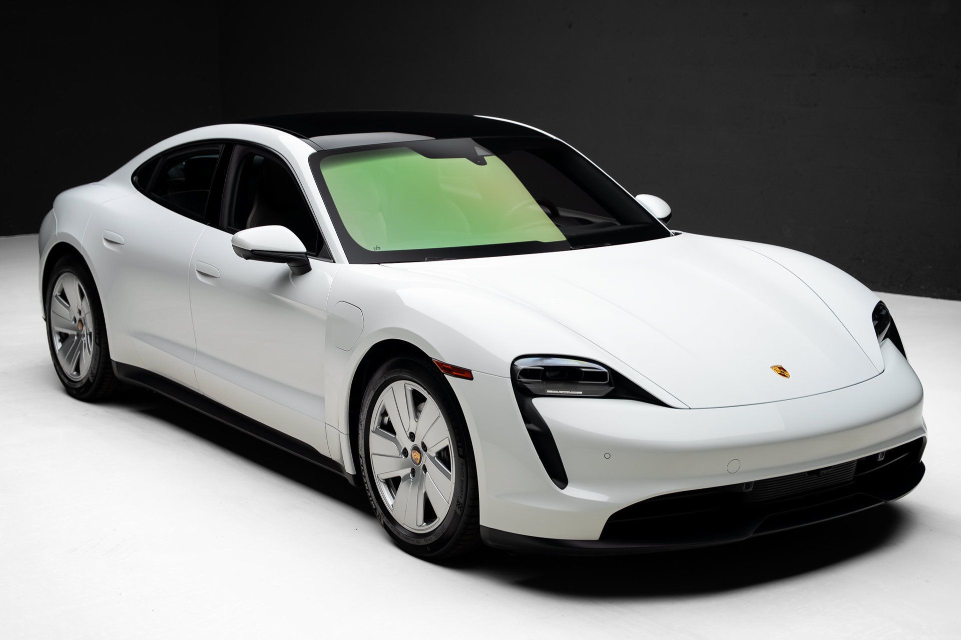 Used 2022 Porsche Taycan RWD image 37