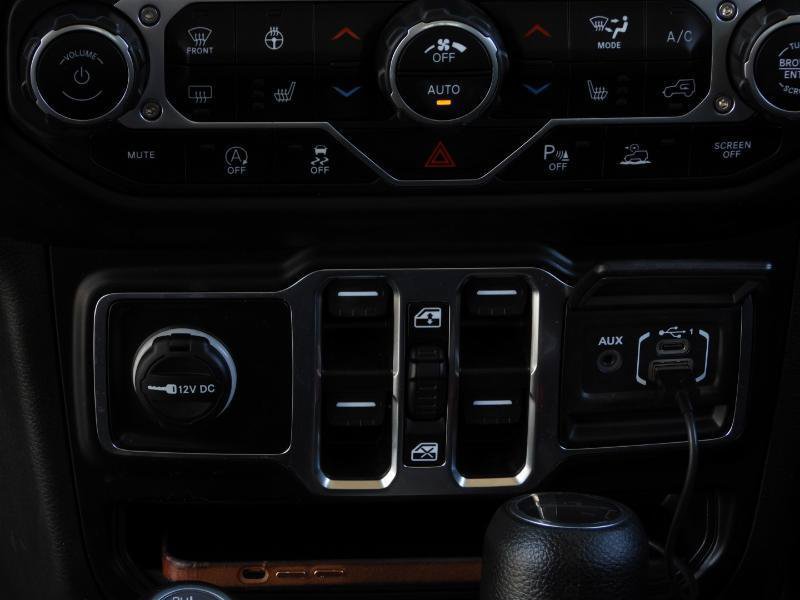 Used 2023 Jeep Gladiator Willys AWD/4WD image 40