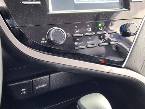 Used 2018 Toyota Camry LE image 24