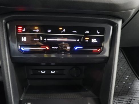 Used 2022 Volkswagen Tiguan SE R-Line image 10