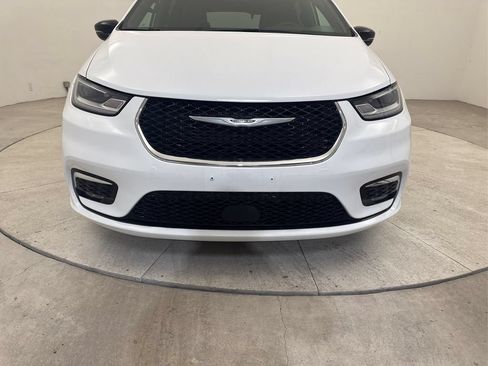 Used 2025 Chrysler Pacifica Select FWD image 10