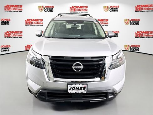 Certified 2024 Nissan Pathfinder SV image 13