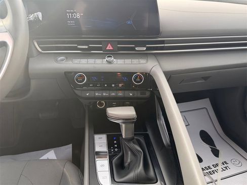 Used 2023 Hyundai Elantra SEL w/ Convenience Package image 11