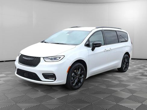 New 2026 Chrysler Pacifica Select w/ S Appearance Package AWD/4WD image 2