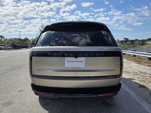 New 2026 Land Rover Range Rover Long Wheelbase SE image 6