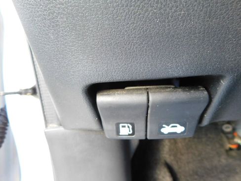 Used 2017 Nissan Versa SV image 24