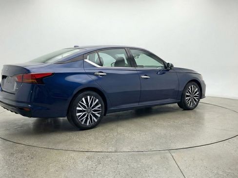 Used 2025 Nissan Altima 2.5 SV image 9