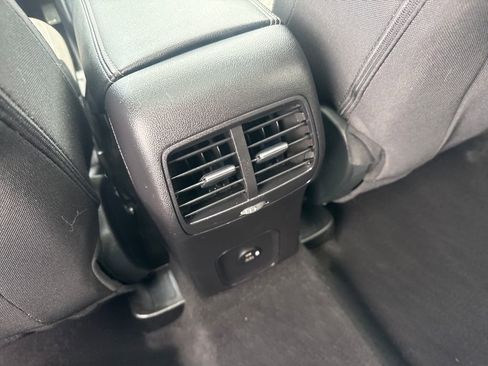 Used 2022 Ford Escape SE w/ SE Sport Appearance Package image 18