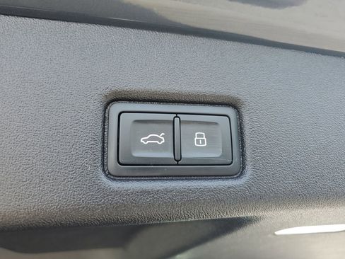 Used 2025 Audi Q5 Premium w/ Convenience Package AWD/4WD image 10