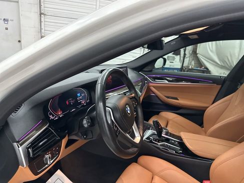 Used 2021 BMW 540i w/ Premium Package image 9