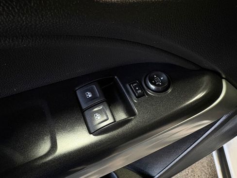 Used 2022 Chevrolet Colorado LT w/ Fleet Safety Package RWD image 16