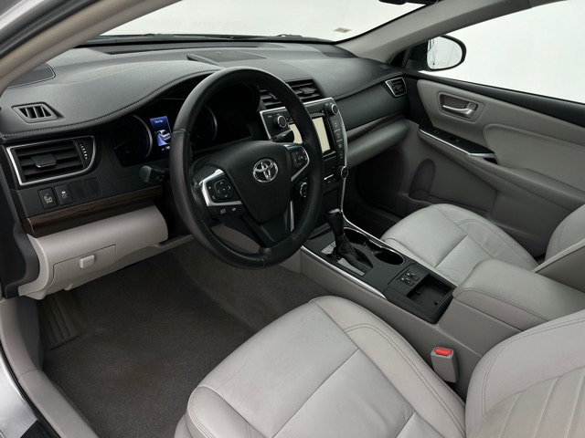 Used 2015 Toyota Camry XLE w/ Moonroof Package FWD image 12