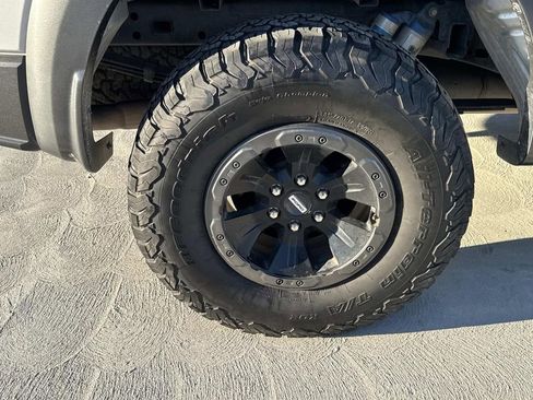 Used 2017 Ford F150 Raptor w/ Equipment Group 802A Luxury image 9