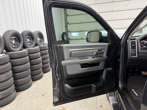 Used 2018 RAM 3500 Big Horn image 33