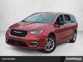 Used 2025 Chrysler Pacifica Select video 1