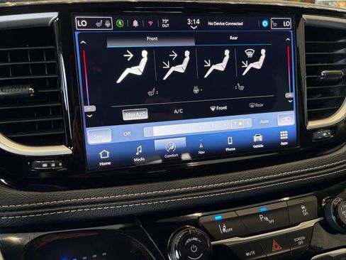 Used 2024 Chrysler Pacifica Limited FWD image 20