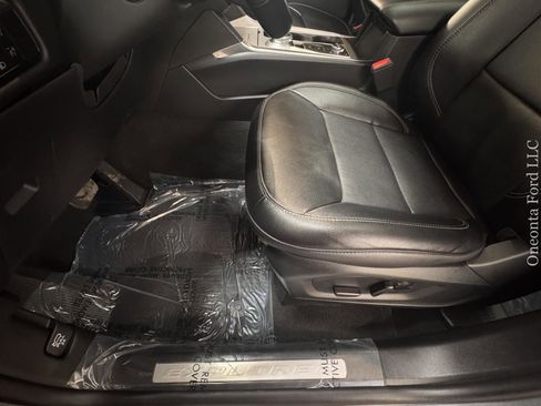 Used 2023 Ford Explorer Limited w/ Limited Technology Package image 18
