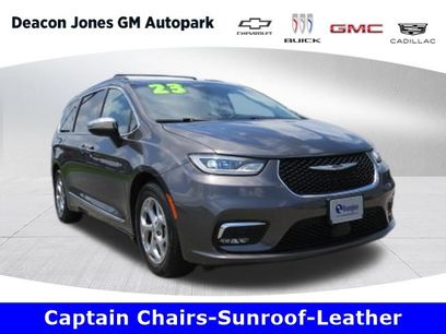 Used 2023 Chrysler Pacifica Limited