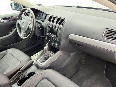 Used 2011 Volkswagen Jetta SEL image 25