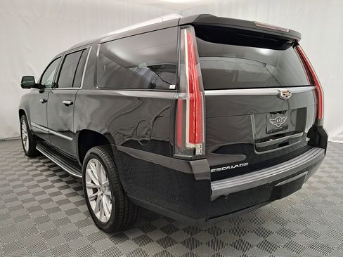 Used 2018 Cadillac Escalade ESV Luxury image 5