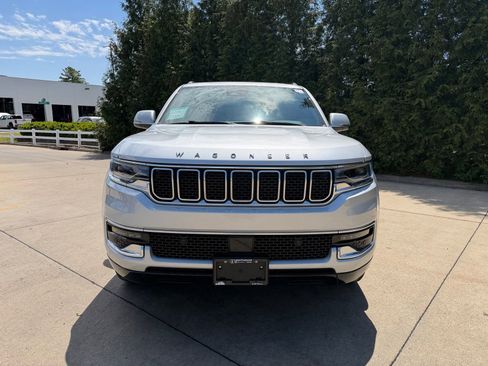 Used 2022 Jeep Wagoneer Series I w/ Premium Group I AWD/4WD image 6