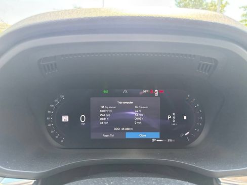 Certified 2025 Volvo XC60 B5 Plus w/ Protection Package Premier AWD/4WD image 16