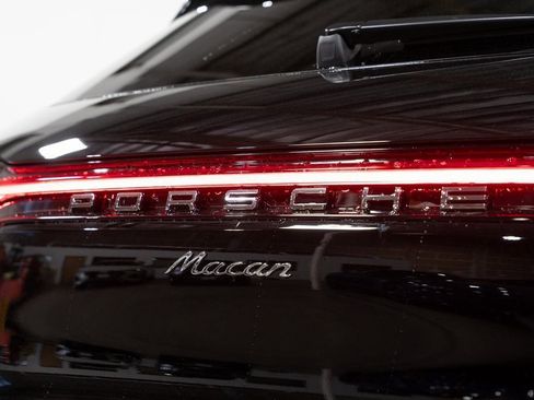 Used 2024 Porsche Macan image 7