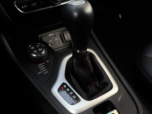 Used 2016 Jeep Cherokee Trailhawk image 43