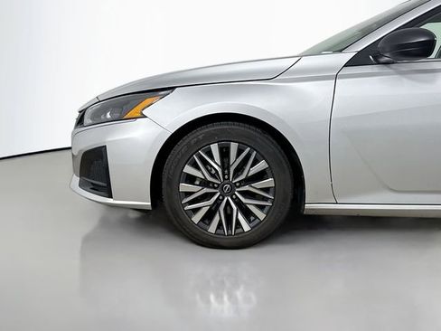 Used 2024 Nissan Altima 2.5 SV FWD image 25