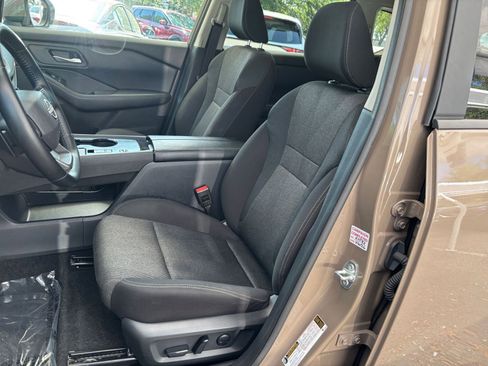 Used 2025 Nissan Rogue SV FWD image 38
